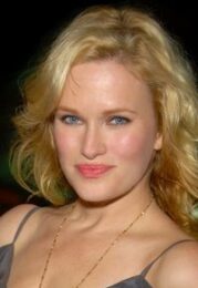 Nicholle Tom